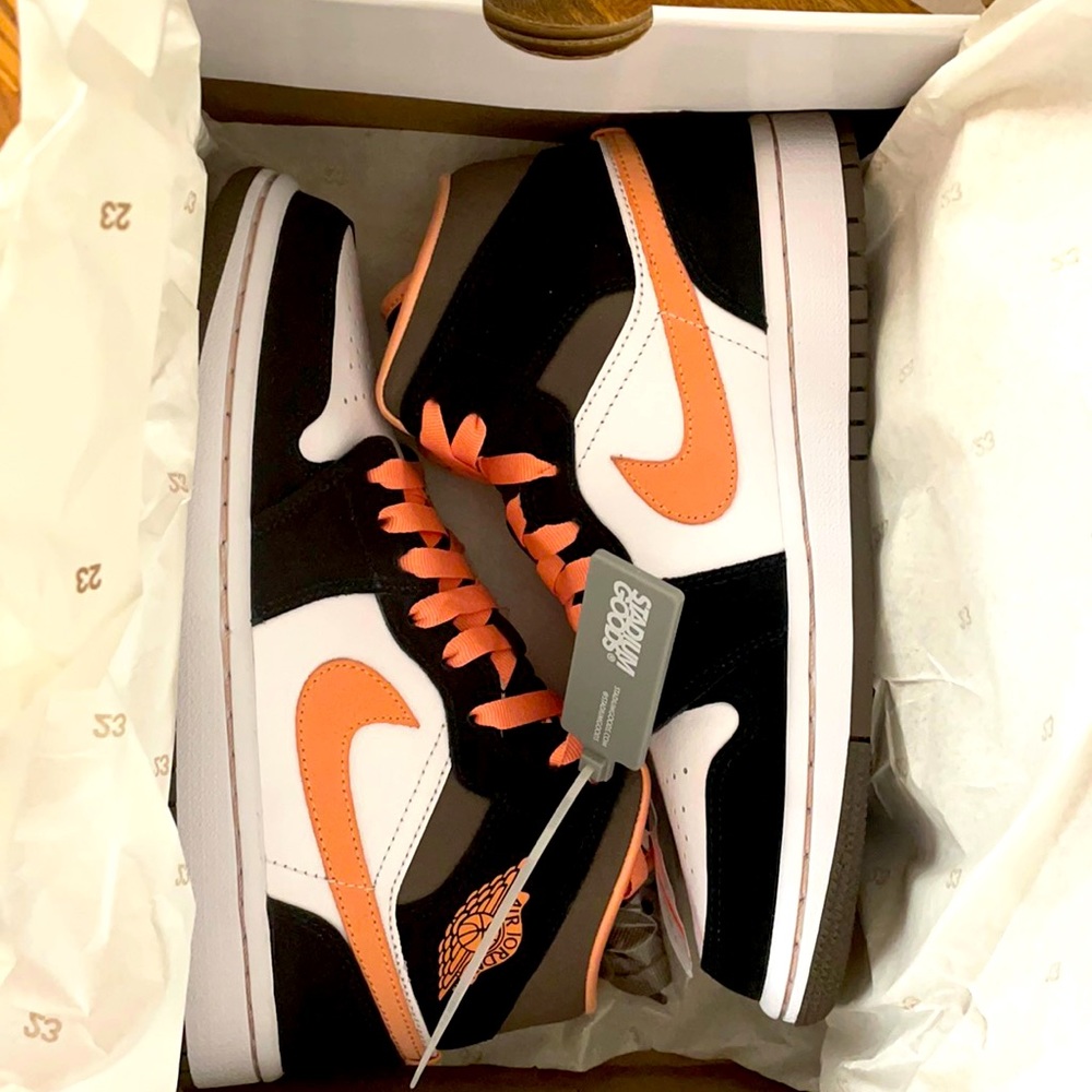 Air Jordan (W6.5)Brand New with tags